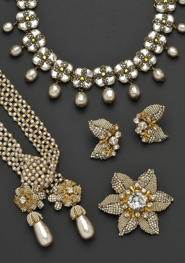 复古华丽服饰与文艺珠宝的搭配艺术