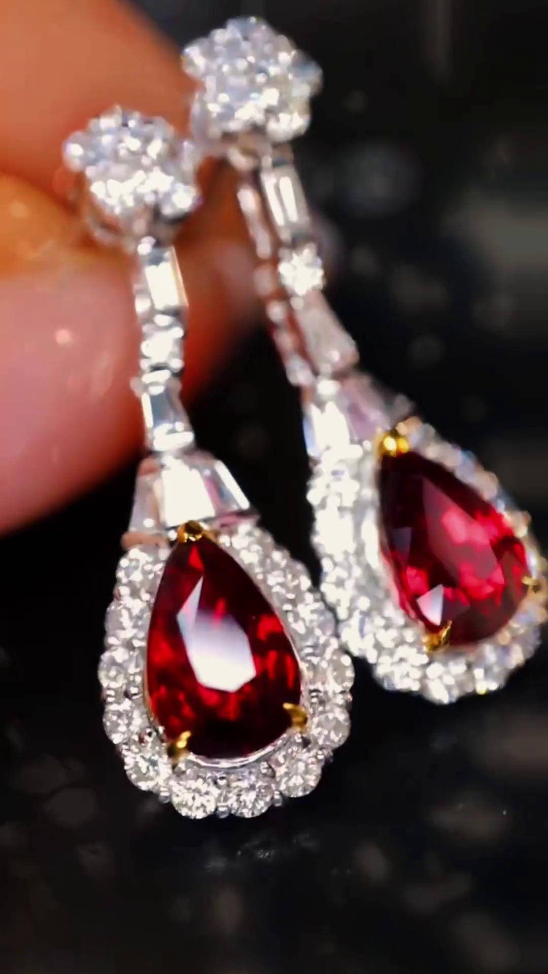 心志与态度 珠宝佩戴的哲学——以碧玺吊坠项链为例